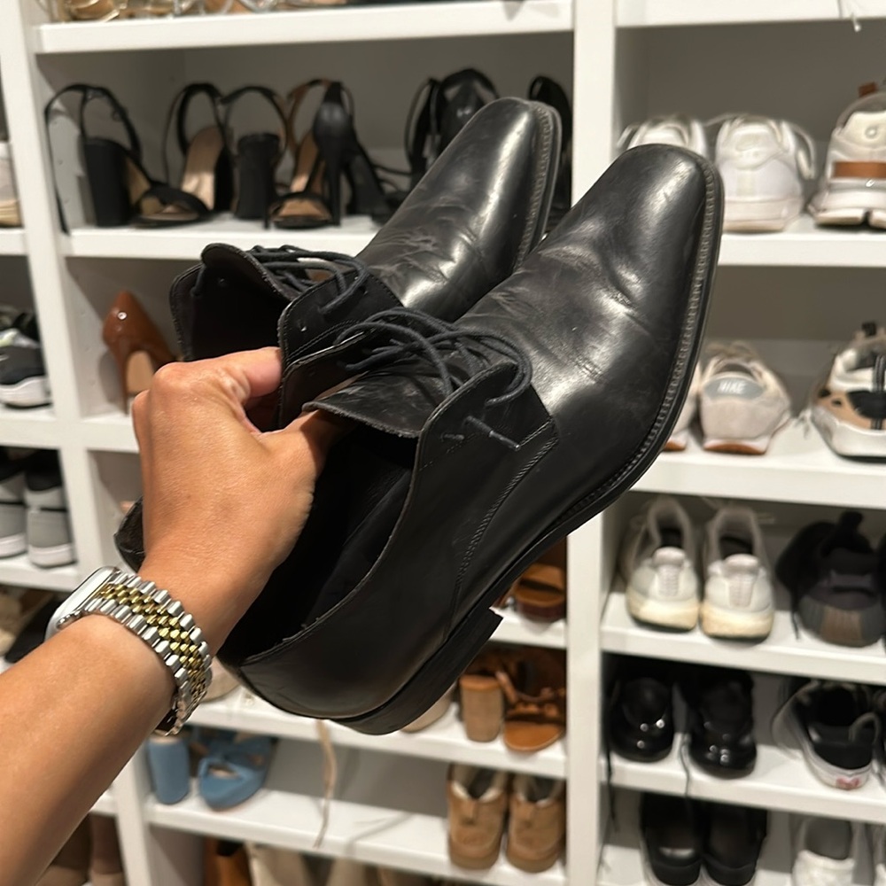 Men’s black leather  lace up dress shoe